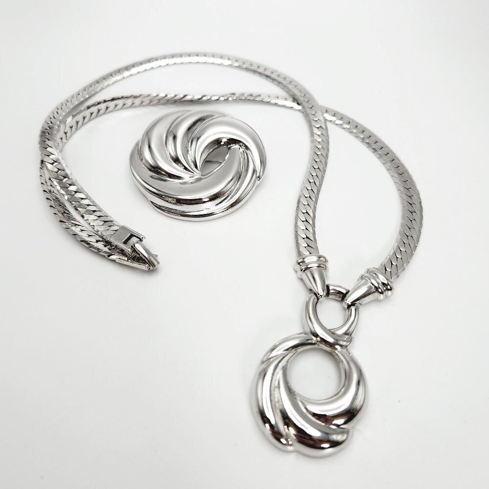 Vintage Napier O-Ring Infinity Silver Tone Snake Chain Necklace & Brooch Set